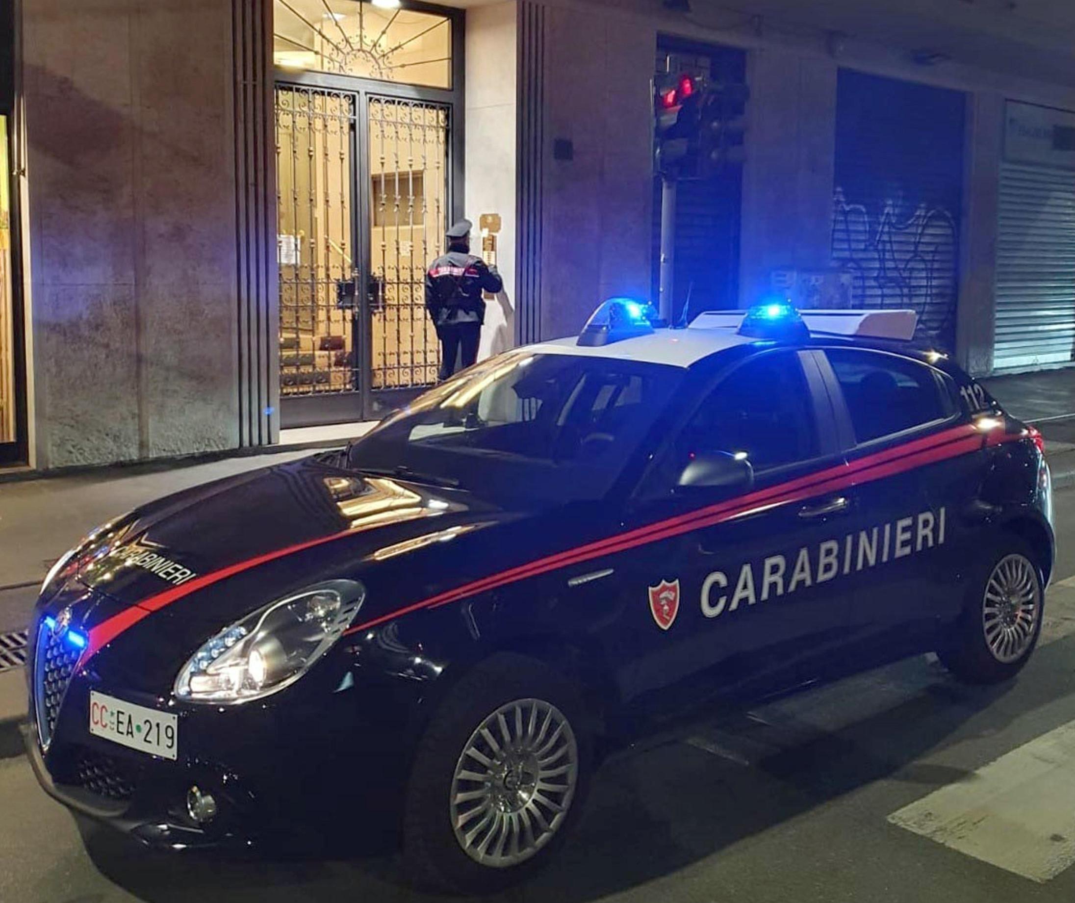 Maxi Blitz Antidroga A Caserta, Salerno E Teramo: 15 Arresti E 100 ...