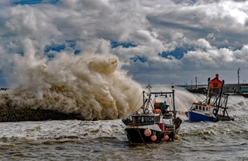 Tempesta Ciaran si abbatte sull’Italia, fiumi esondati in Toscana, un morto nel Pratese. Un disperso in Veneto