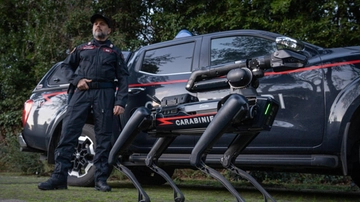 Saetta, cane robot ‘arruolato’ dai carabinieri. Un fiuto infallibile per esplosivi e sostanze chimiche: il video