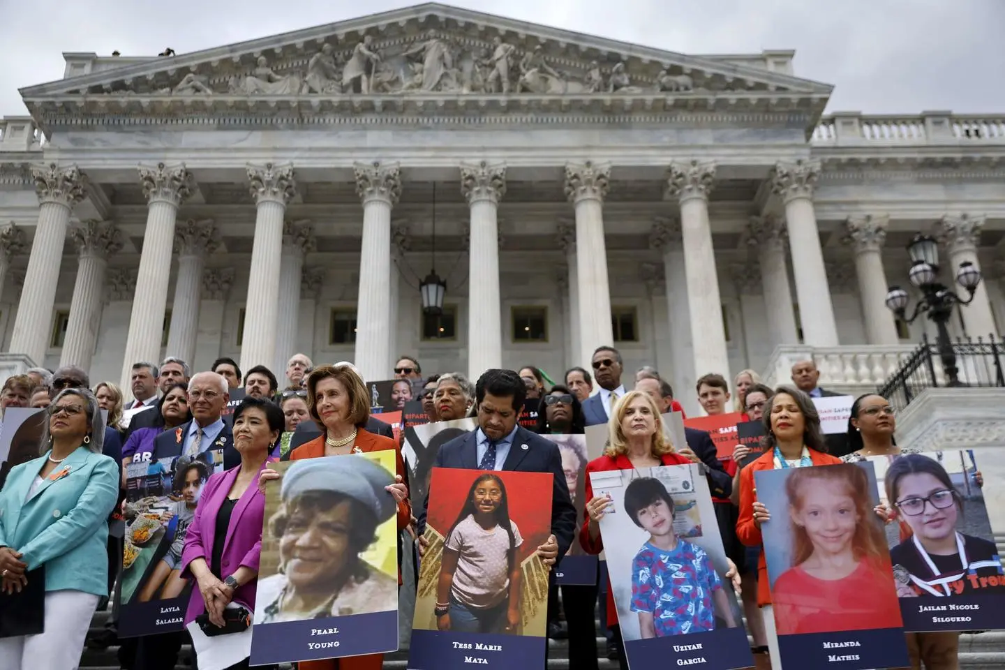 Usa, stretta sulle armi. Via libera anche alla Camera a un mese dalla strage in Texas