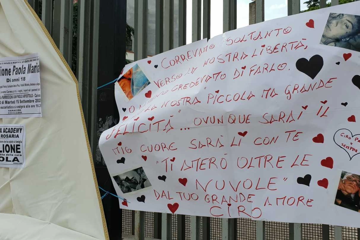 Funerali di Maria Paola, lo striscione di Ciro (Ansa)