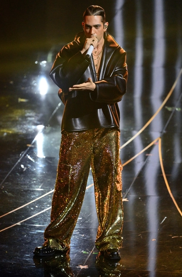 Sanremo 2024, le pagelle dei look. Promossi e bocciati. Mahmood un crescendo di seduzione