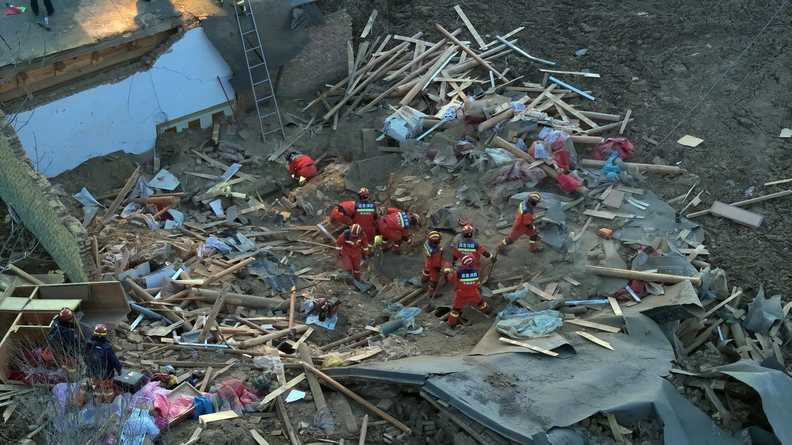 Terremoto in Cina, le macerie nel villaggio di Minhe Hui (Ansa)