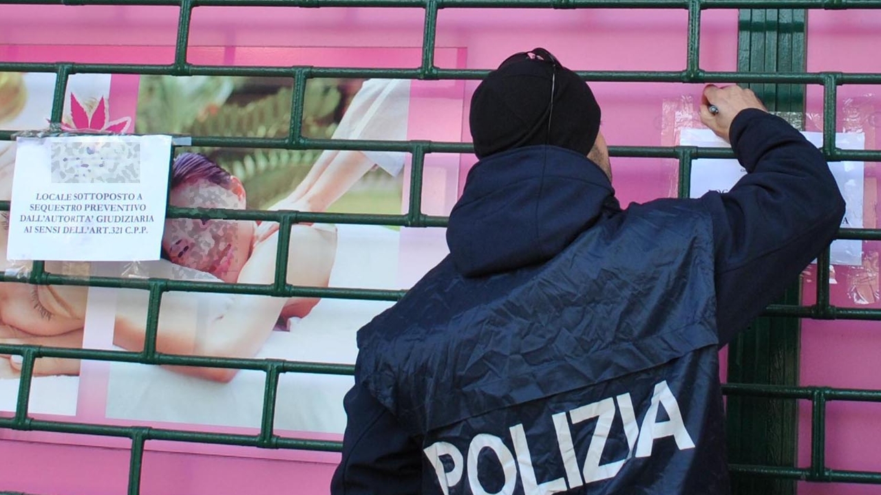 La polizia ha chiuso altri due centri massaggi