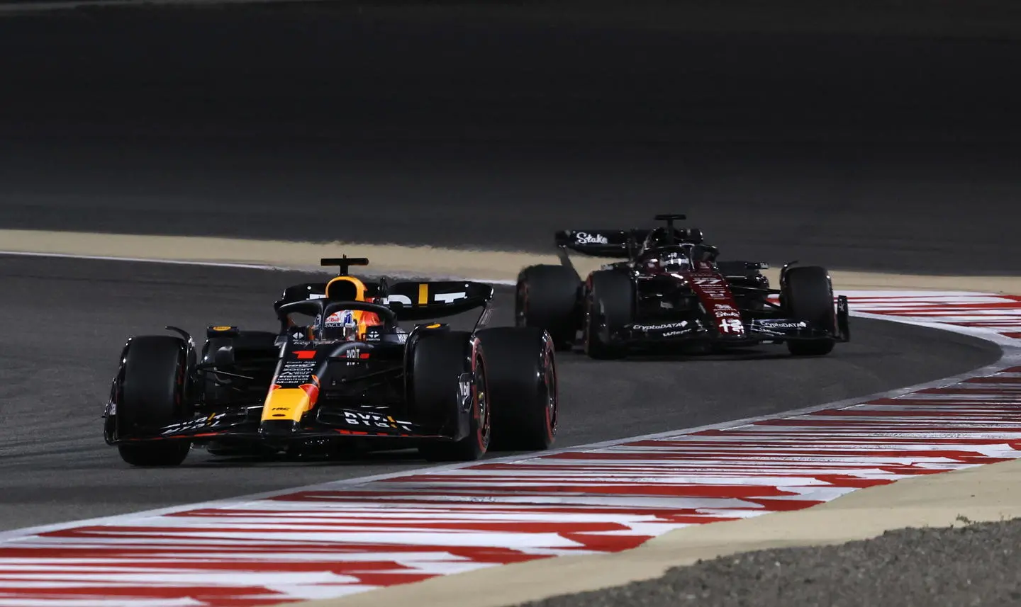 F1 Gp Bahrain, qualifiche: pole di Verstappen. Poi Perez e Leclerc. Griglia di partenza.