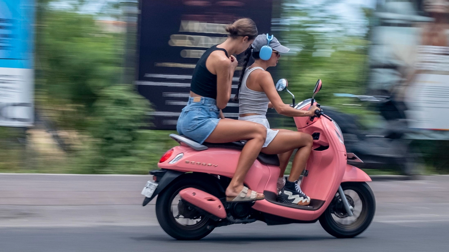 Napoli, incidente auto contro scooter (immagini di repertorio)