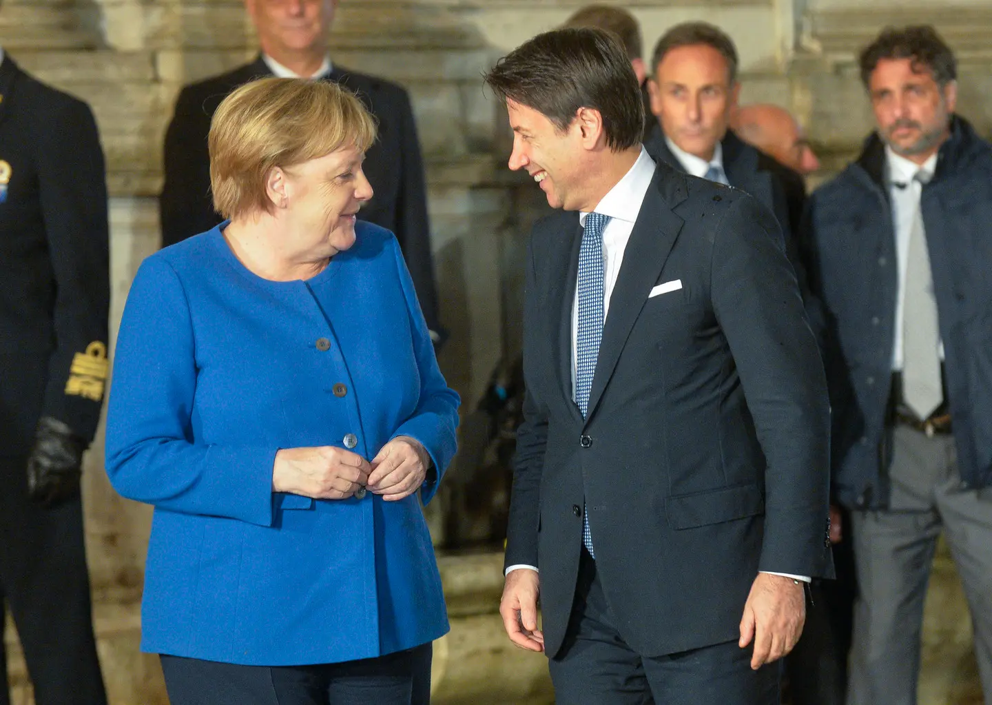 Conte vede Merkel: "Sui migranti serve una gestione europea"