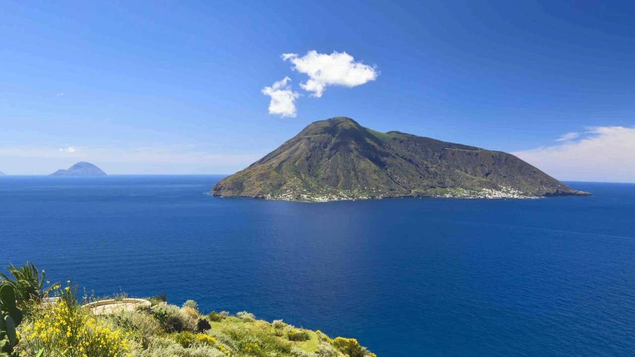 Vulcani, grotte e flutti: isole Eolie da sogno