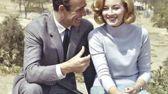 Daniela Bianchi con Sean Connery sul set del film '007 Dalla Russia con amore'