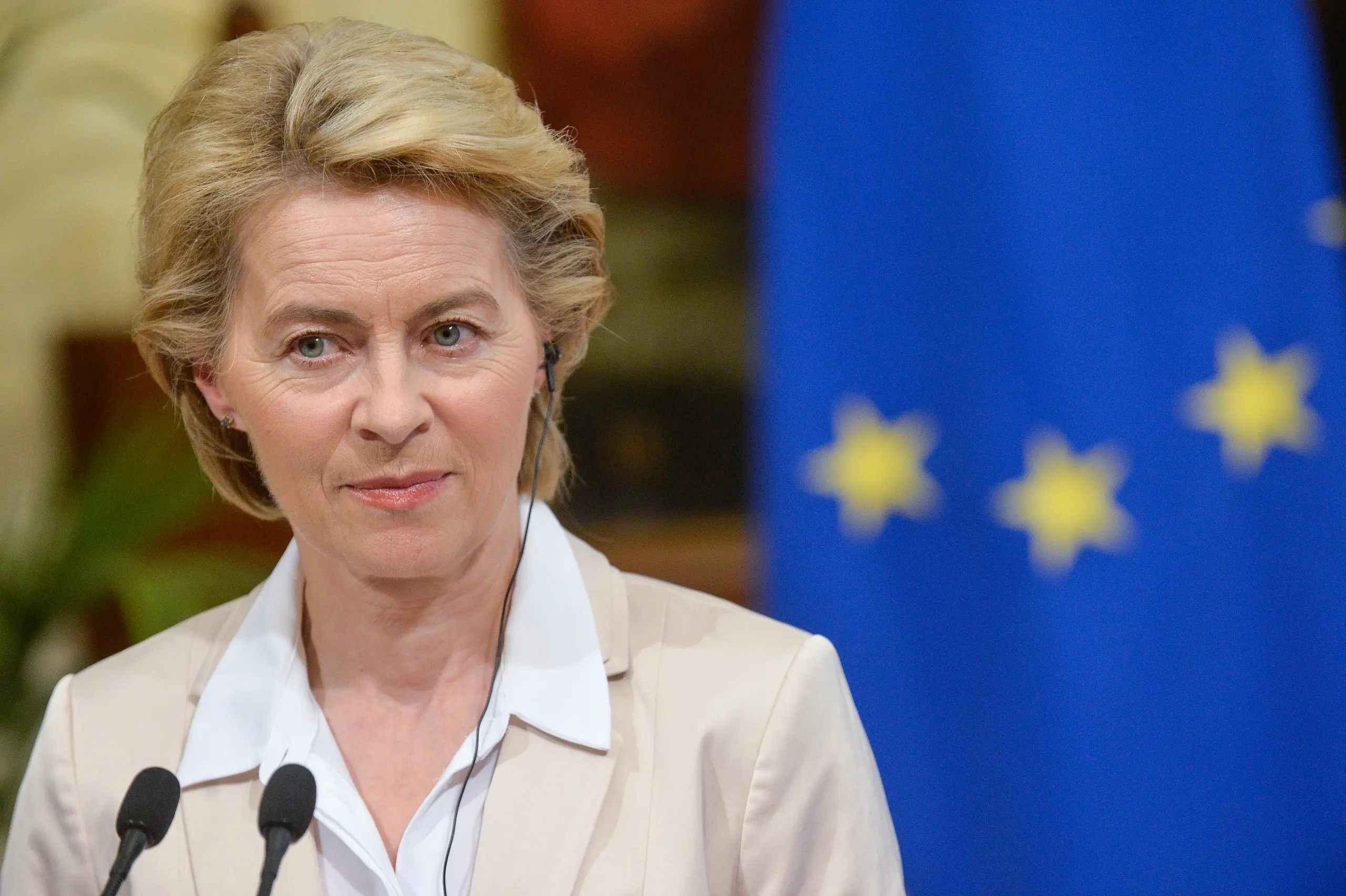 Commissione Ue, Ursula von der Leyen si ricandida: “Contro Putin e i suoi amici”