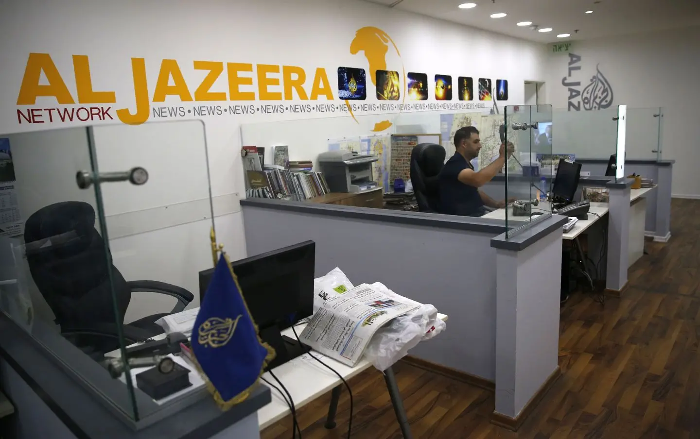 Israele annuncia: "Chiuderemo la sede di Al Jazeera"