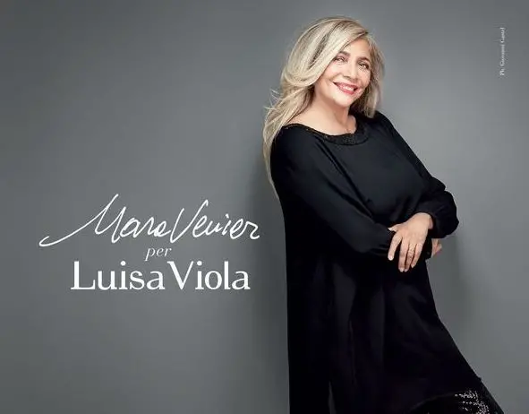 Mara Venier torna alla moda per Luisa Viola