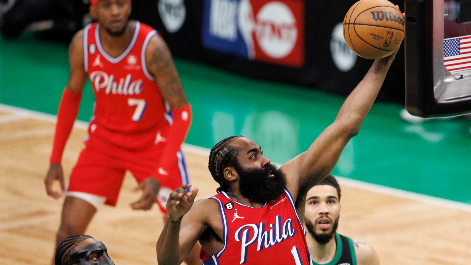 76ers e Suns mettono a segno i punti del 2-2 nelle semifinali con Boston e Denver