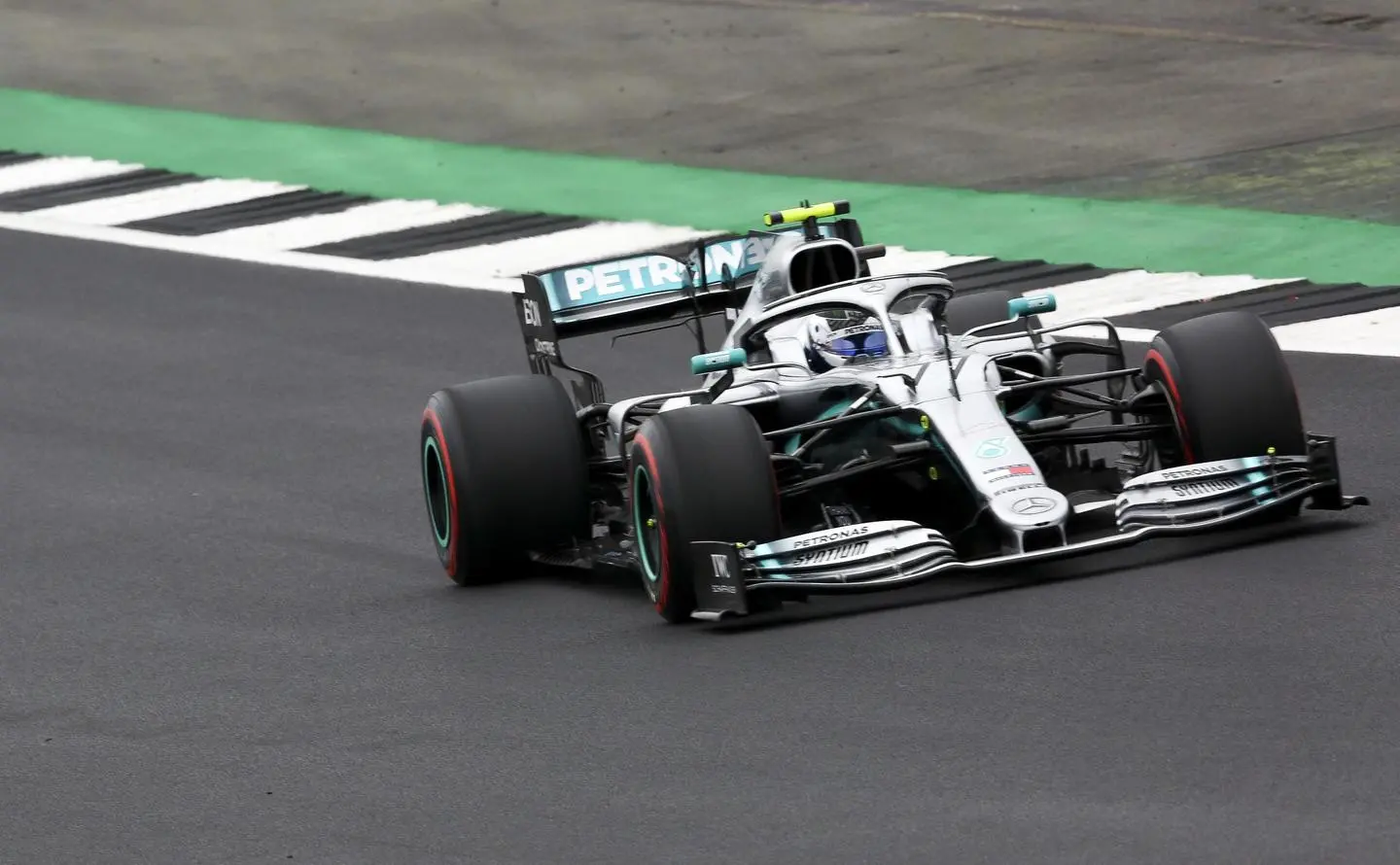 Formula 1 Gp Silverstone 2019, Bottas in pole. Terzo Leclerc. La griglia di partenza