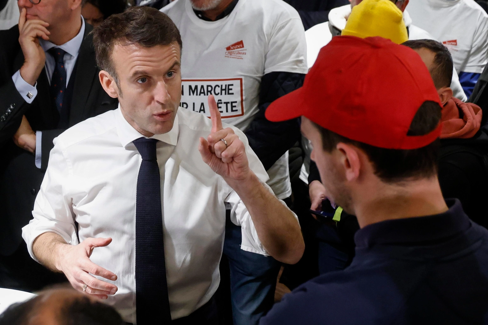 Il presidente Macron cerca di placare la protesta degli agricoltori