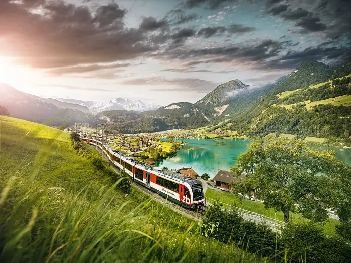 La Svizzera vista dal treno: i 5 itinerari più belli e spettacolari