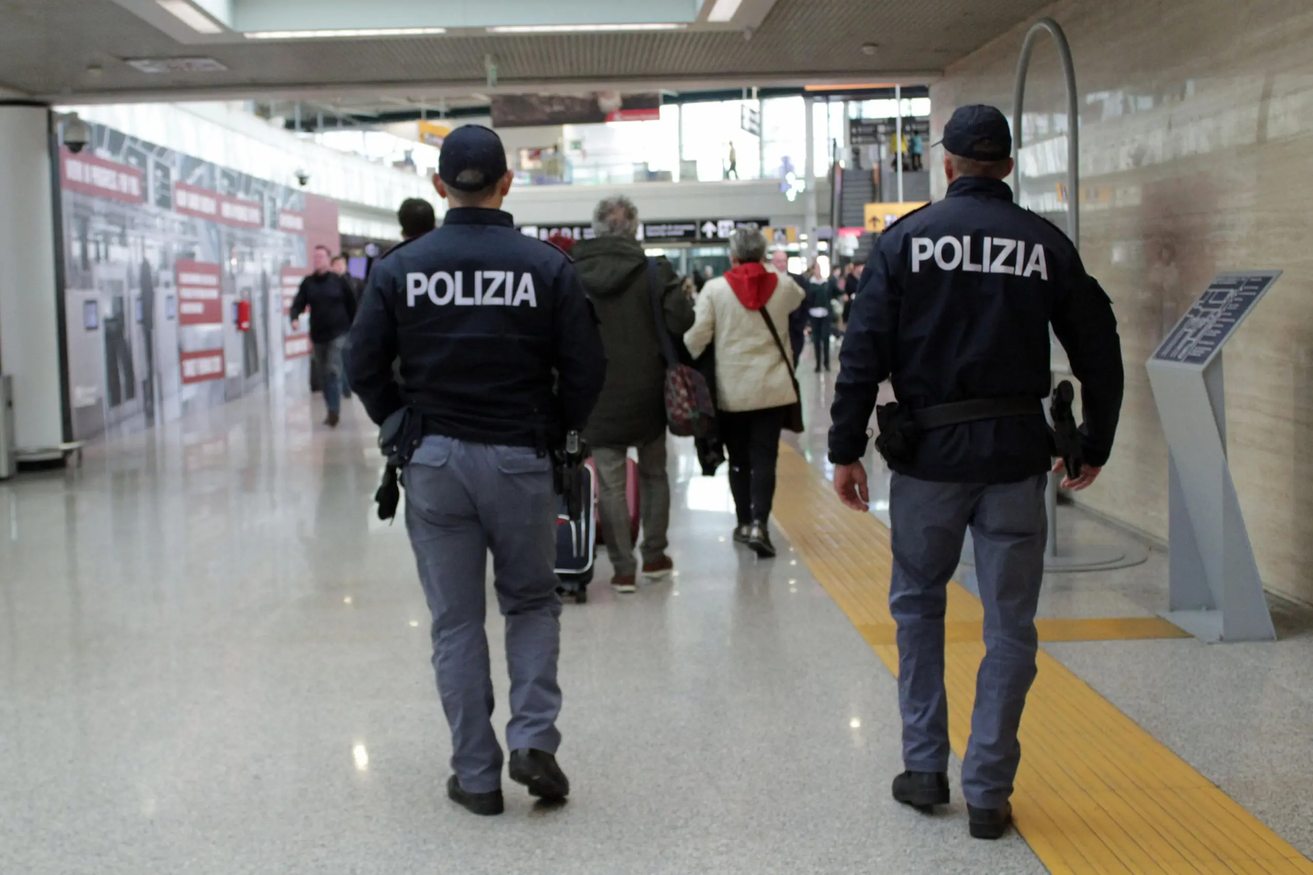 Roma, fermata coppia di ladri: abili borseggiatori da gelateria