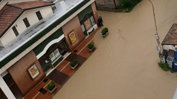 Maltempo nelle Marche, chiuse le scuole anche domani a Senigallia, Jesi e Pesaro. Il sindaco Ricci: “Chiederemo lo stato di emergenza”