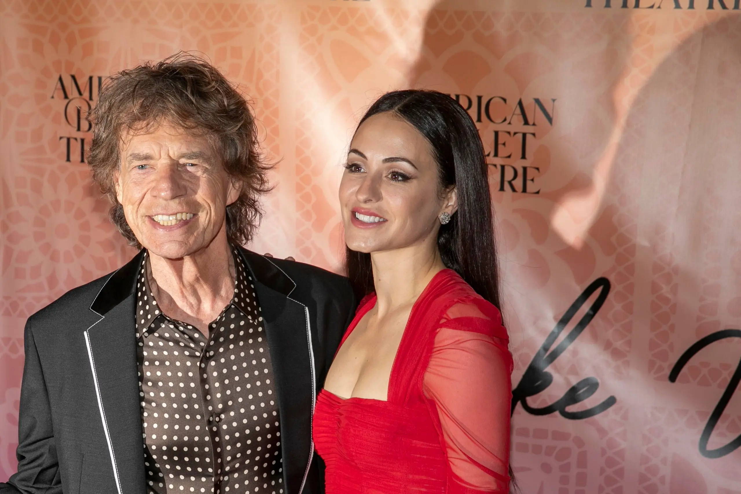 il giovane Mick Jagger sul palco