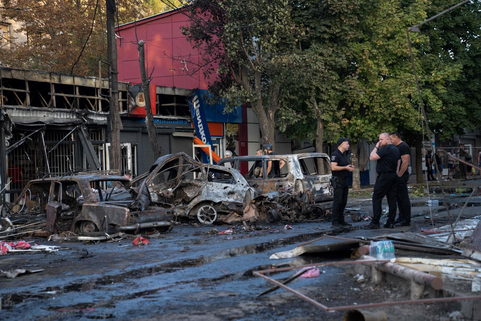 L'attacco russo al mercato di Kostiantynivka nel Donetsk (Ansa)