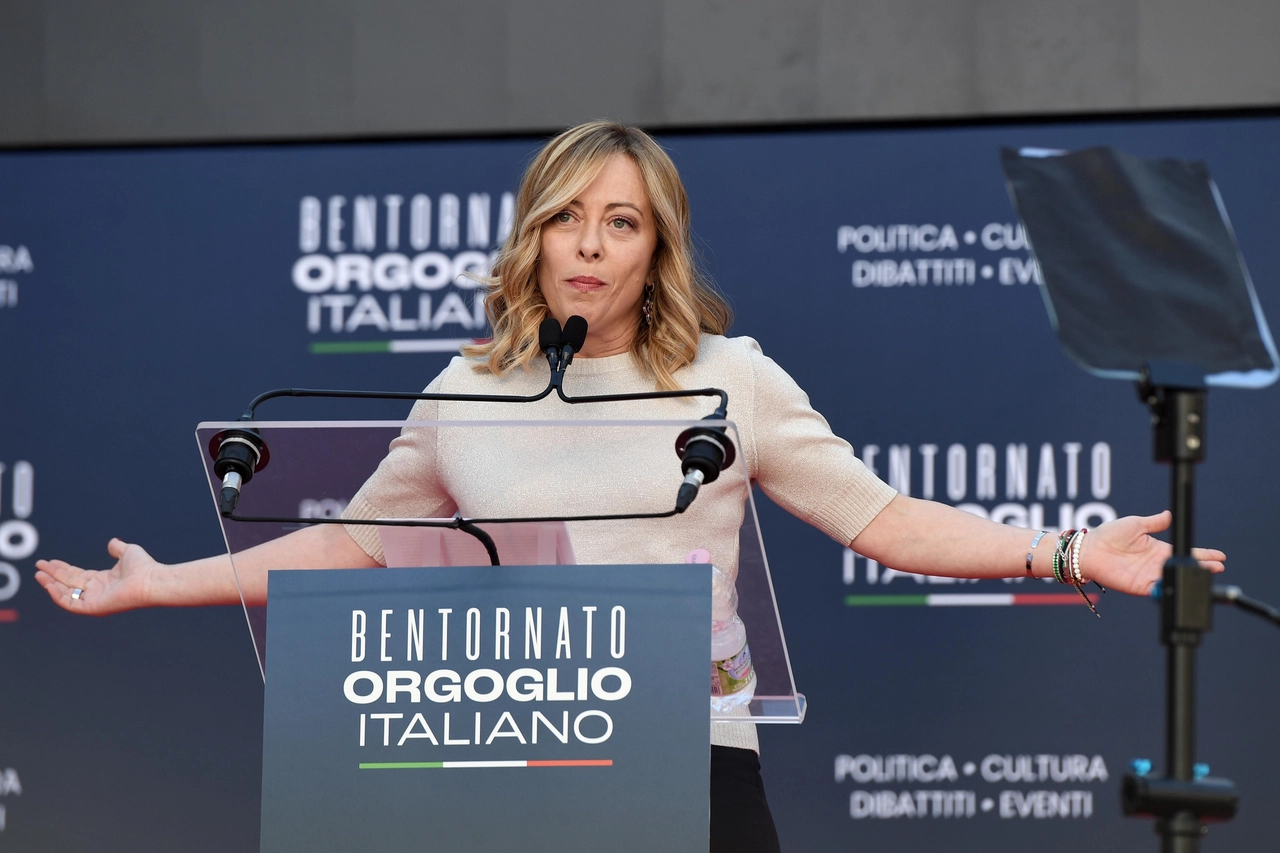 Giorgia Meloni sul palco di Atreju 2023