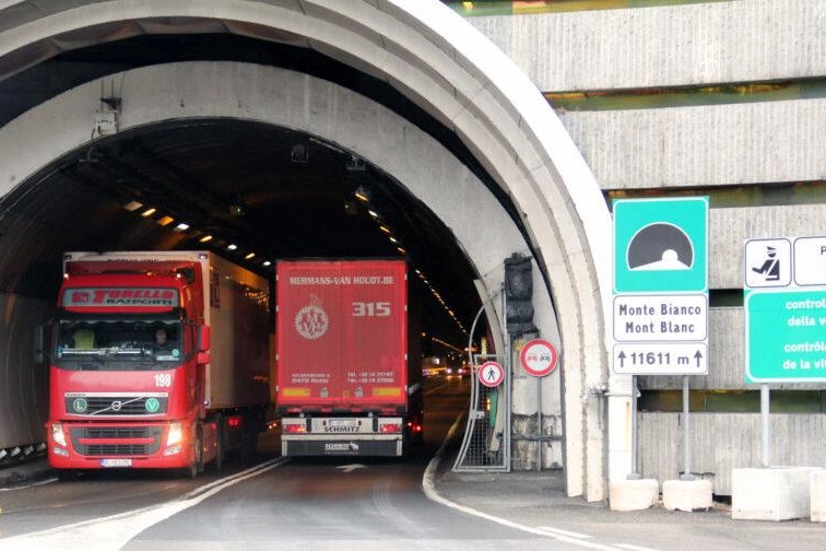 Rinviati i lavori al traforo del Monte Bianco