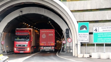 Intesa Roma-Parigi sul Monte Bianco. "Lavori rinviati, il traforo non chiude"