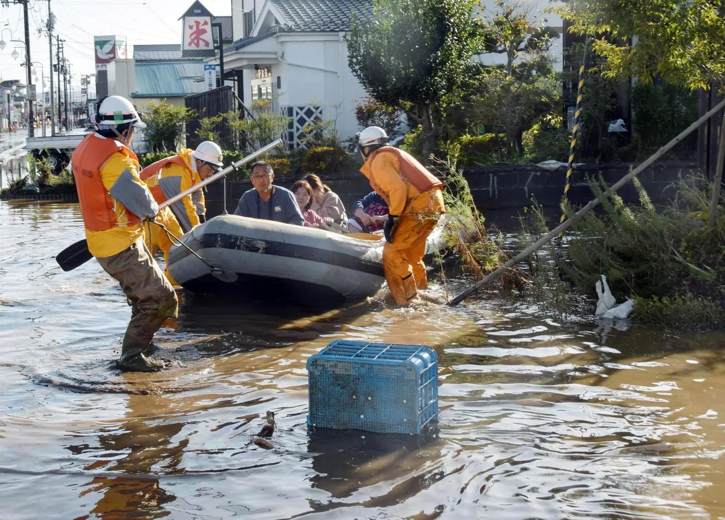 Tifone Giappone, dispersi da Fukushima contenitori di rifiuti contaminati