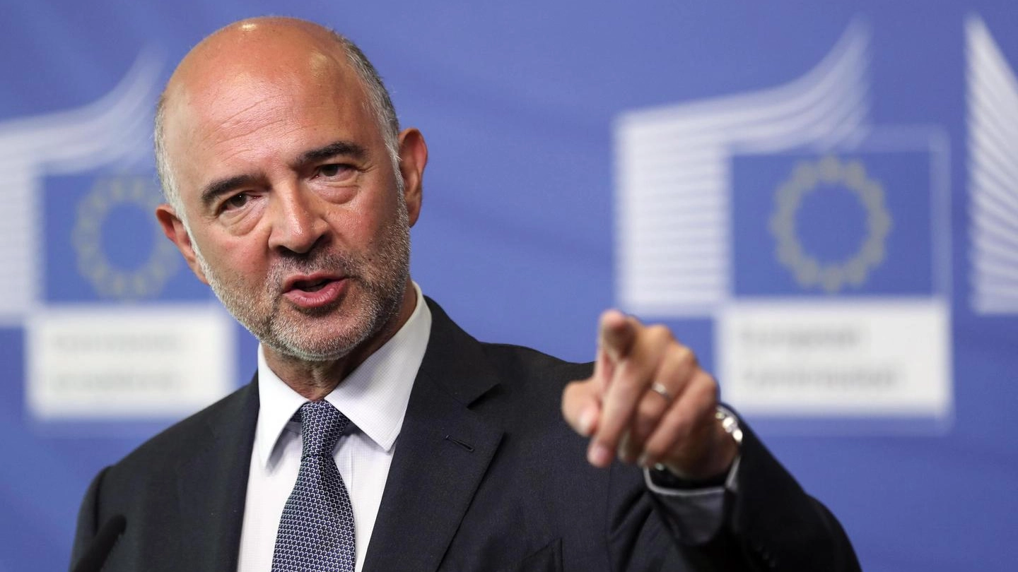 Il commissario Ue Pierre Moscovici (Ansa)