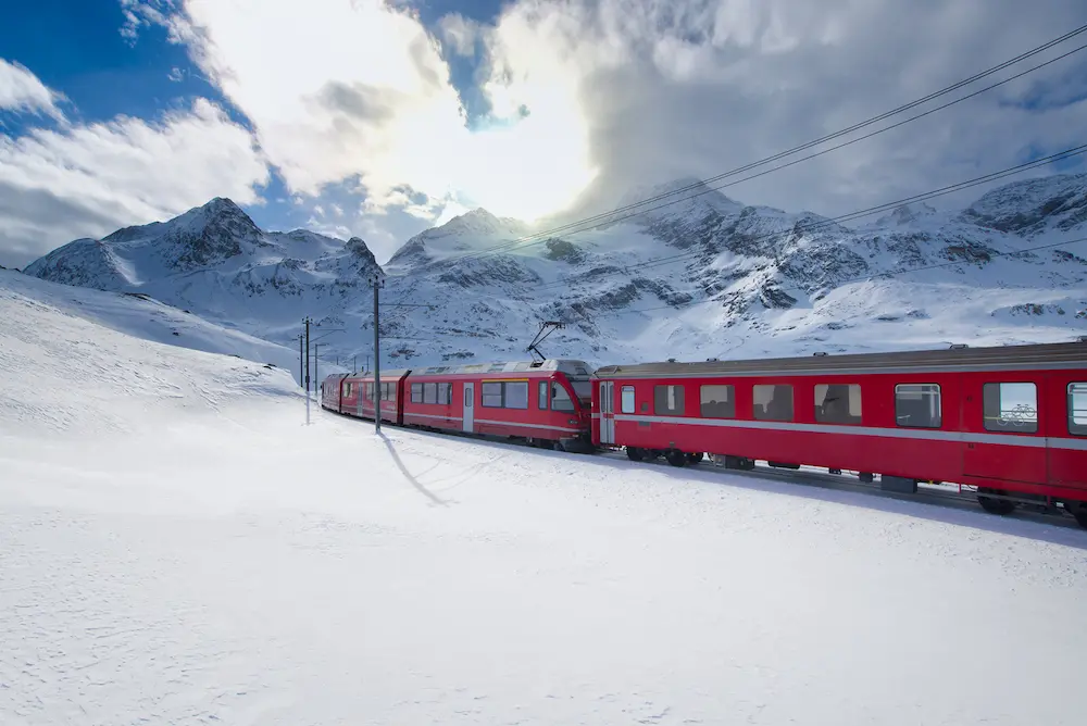 In Lombardia si va a sciare in treno e con lo skipass già in tasca