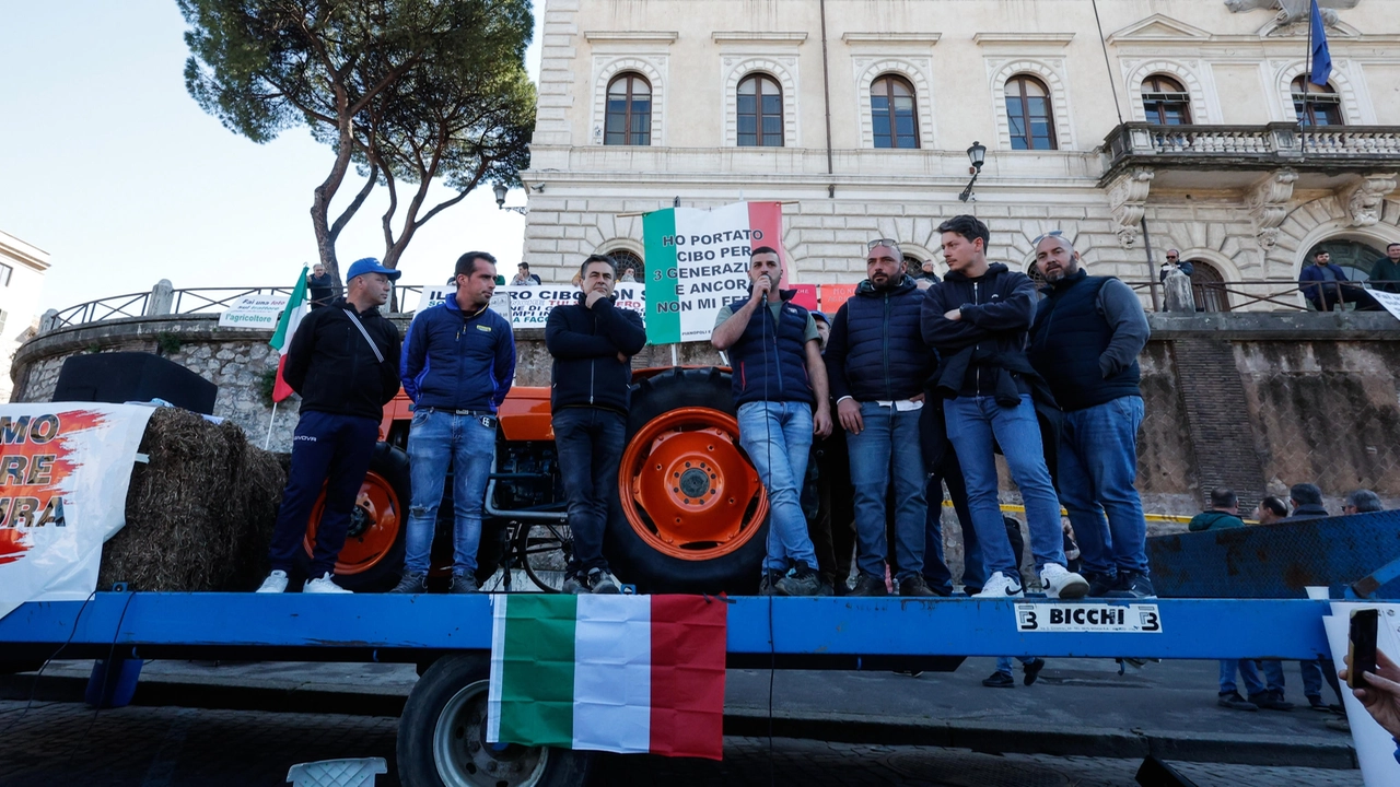 Trattori: il raduno agricoltori a Bocca della Verità di Roma