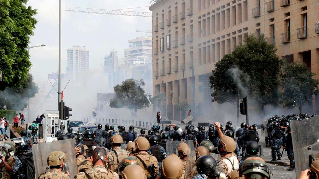 Le proteste a Beirut (Ansa)