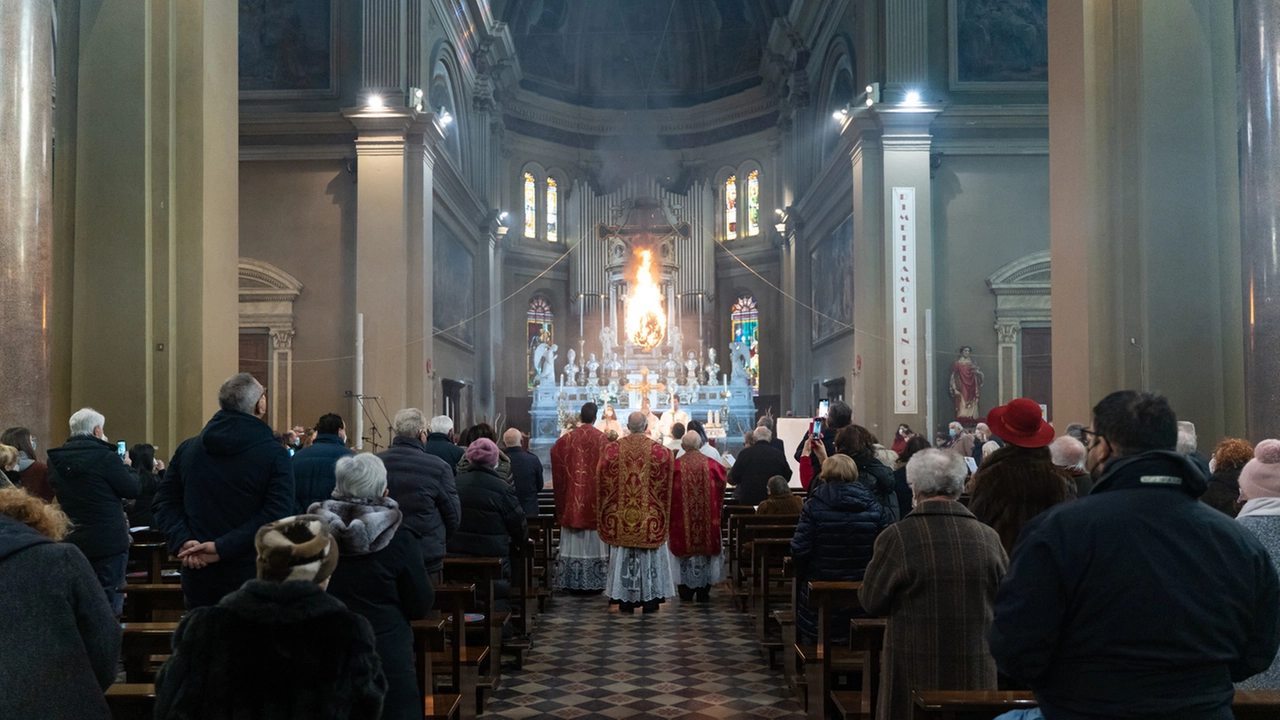 Una messa a Santo Stefano (Ansa)