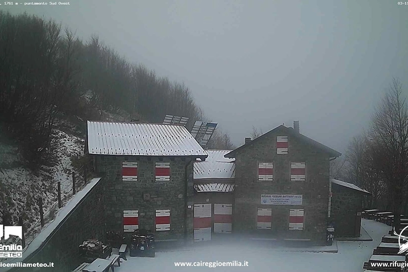 Neve al rifugio Battisti, nel Reggiano