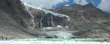 Caldo record, così fonde un ghiacciaio alpino (video). Fino a quando durerà