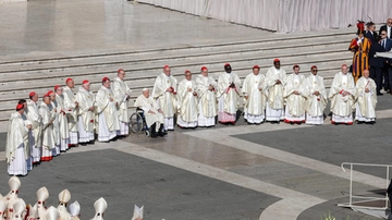 Il Papa apre il Sinodo: “Non è un Parlamento. Ma la Chiesa non è una dogana, apriamo le porte”