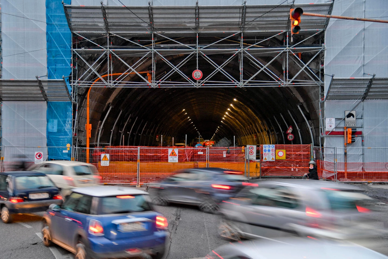 La galleria Vittoria di Napoli, asse principale del traffico chiusa per lavori da 14 mesi