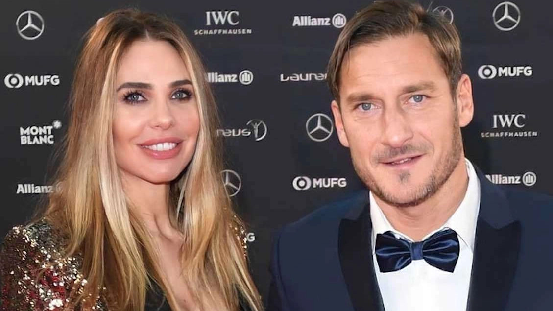 Ilary Blasi (41 anni) con Francesco Totti (45 anni)