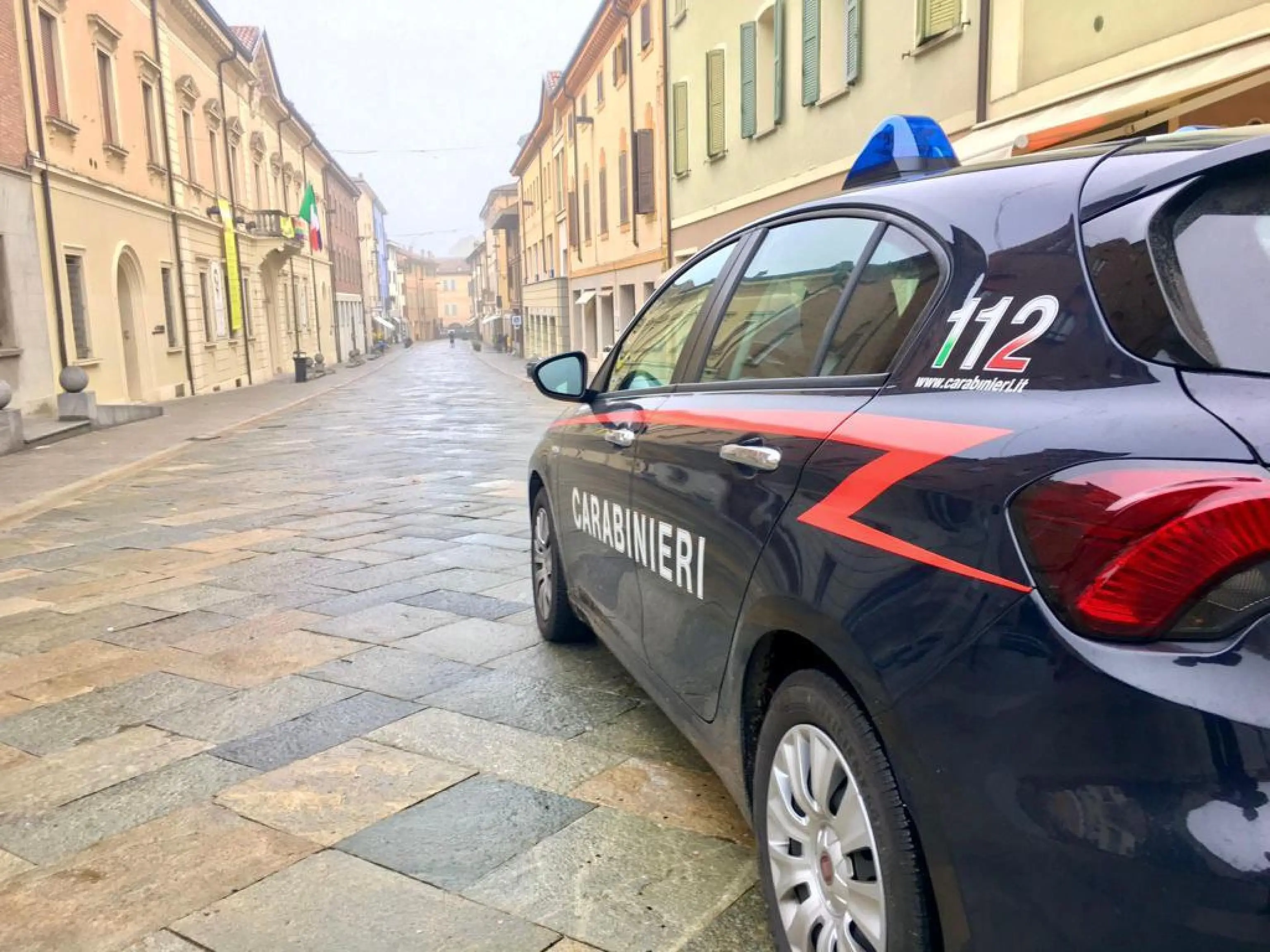 Napoli, rapine a mano armata in supermercati e negozi: nella banda cinque minorenni