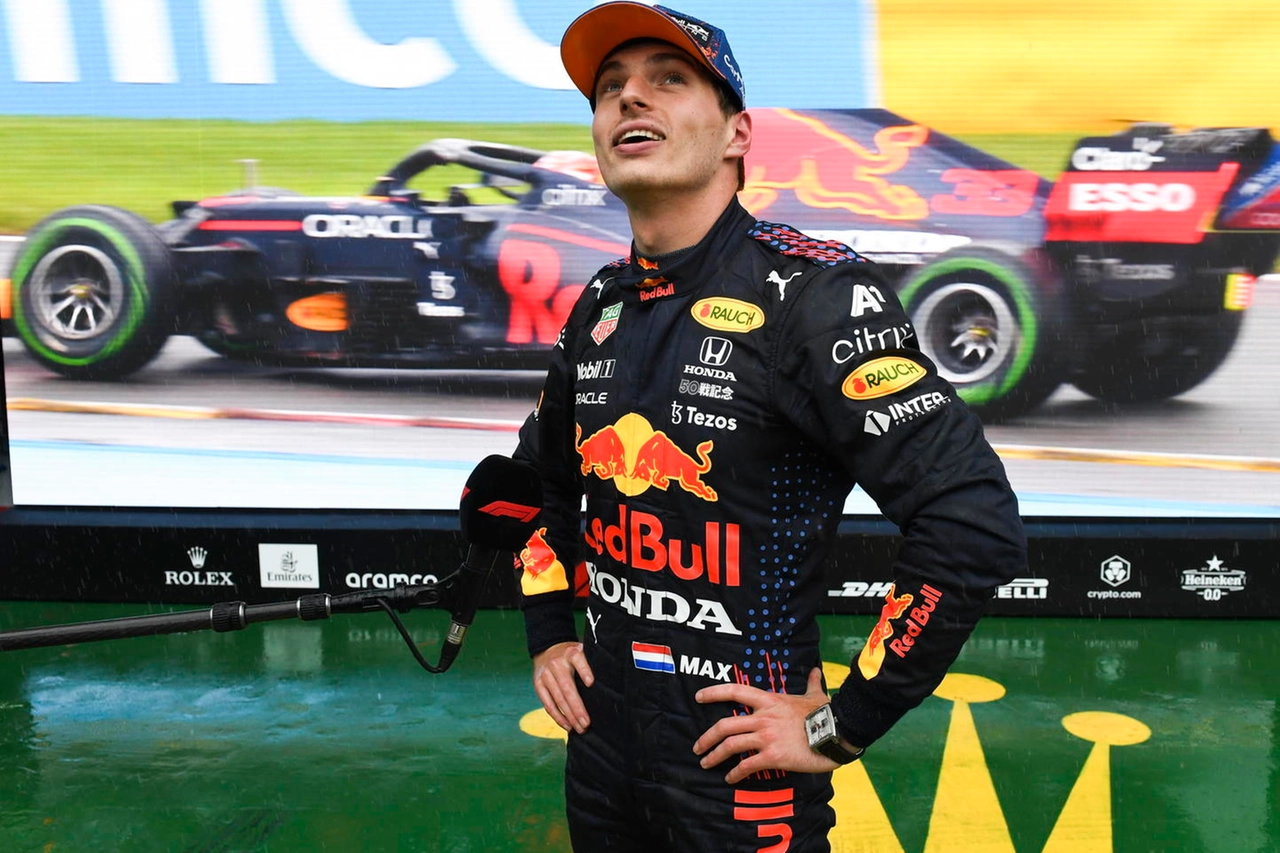 Max Verstappen dopo la pole position sul bagnato (Ansa)