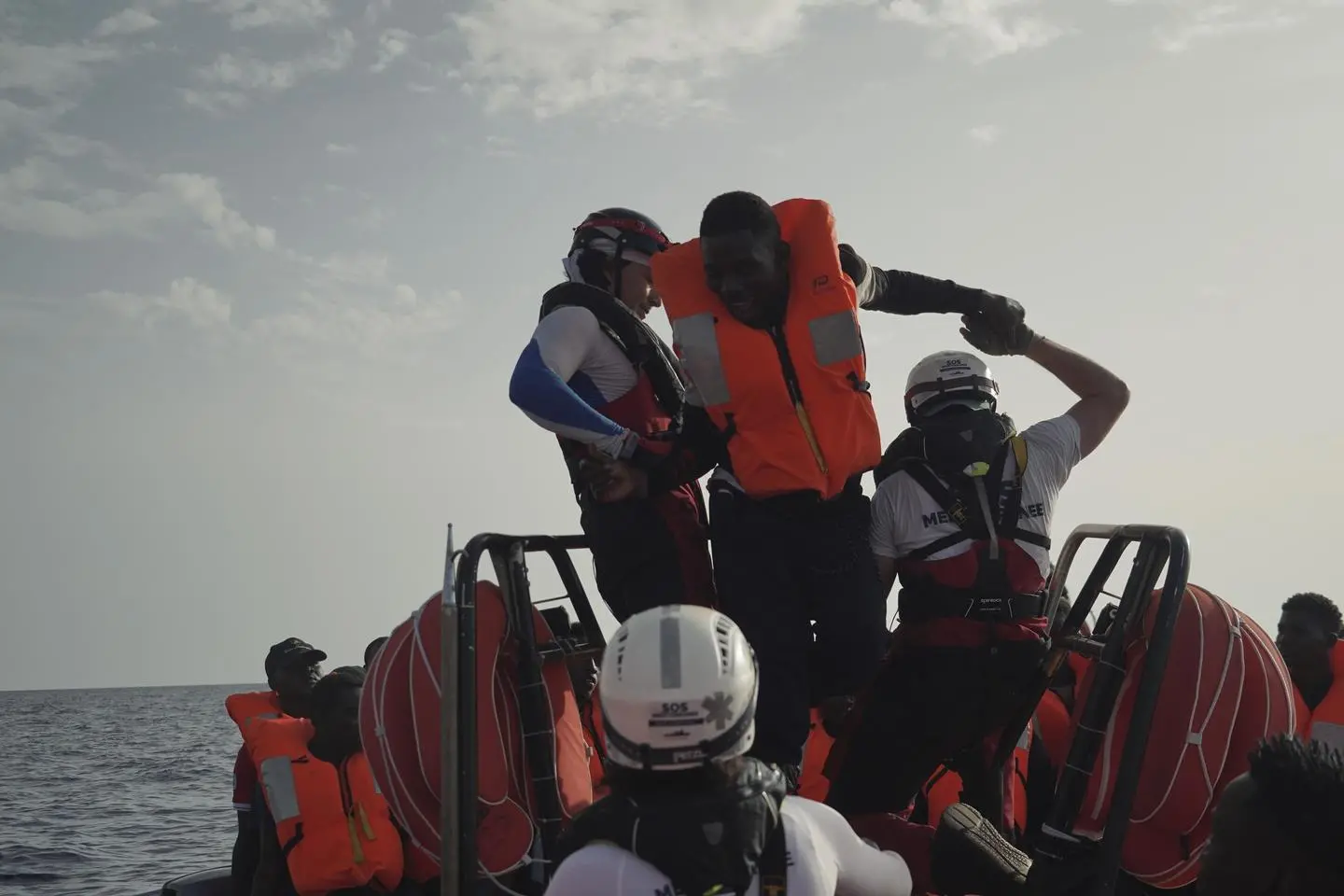 Ocean Viking, c'è un porto sicuro: Messina. Viminale dà l'ok