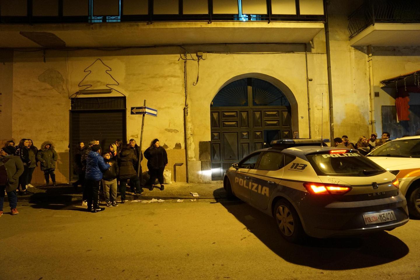 Cardito, bambino morto in casa. Ferita la sorellina. Fermato il compagno  della madre