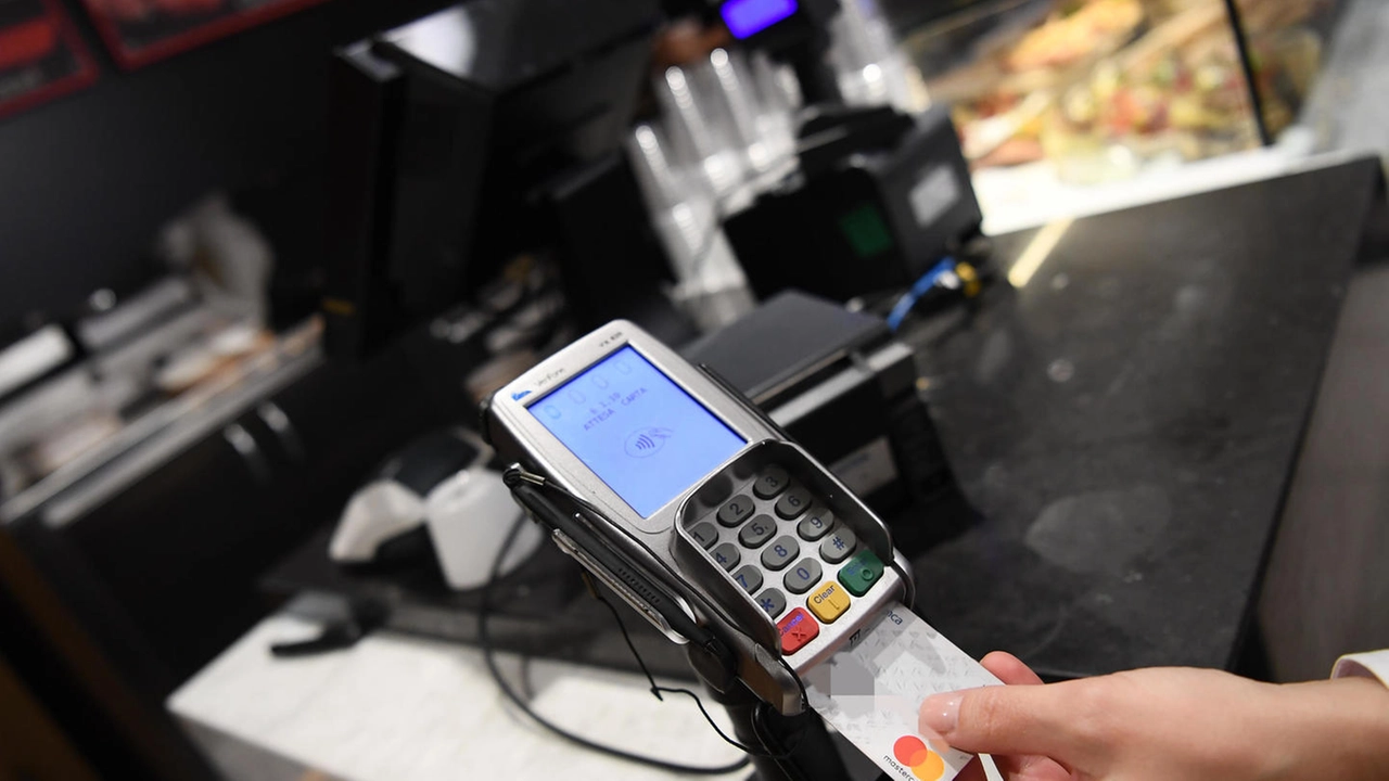 Cashback, un pagamento con Pos (foto generica)