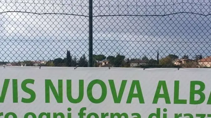 Razzismo, denunciati insulti a giocatore