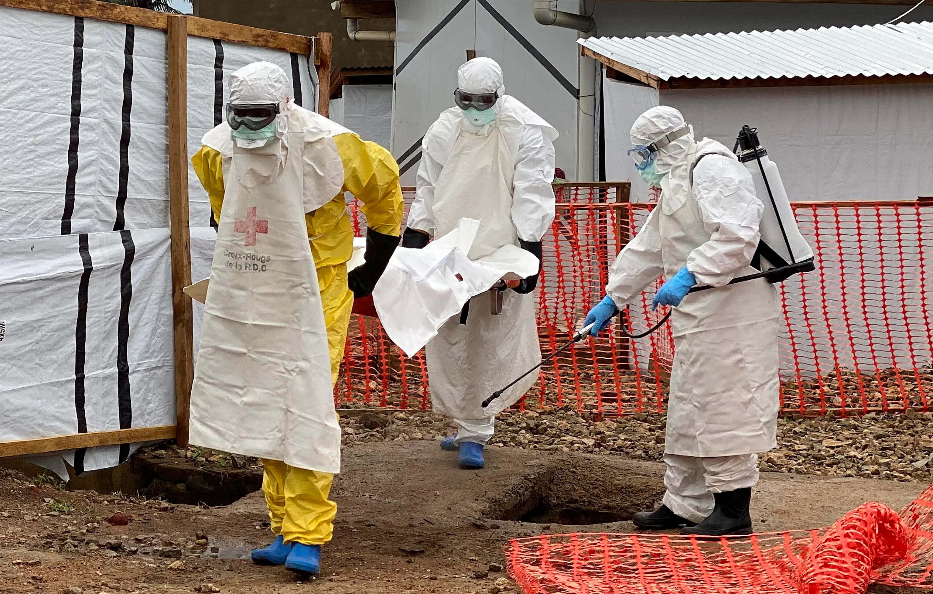 Ebola in Uganda, focolaio in miniera d'oro si allarga: 23 morti. Ceppo resiste al vaccino