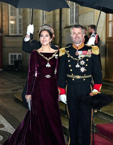 Chi è il principe Frederik, futuro re di Danimarca. Quelle voci dietro l’abdicazione di Margherita II