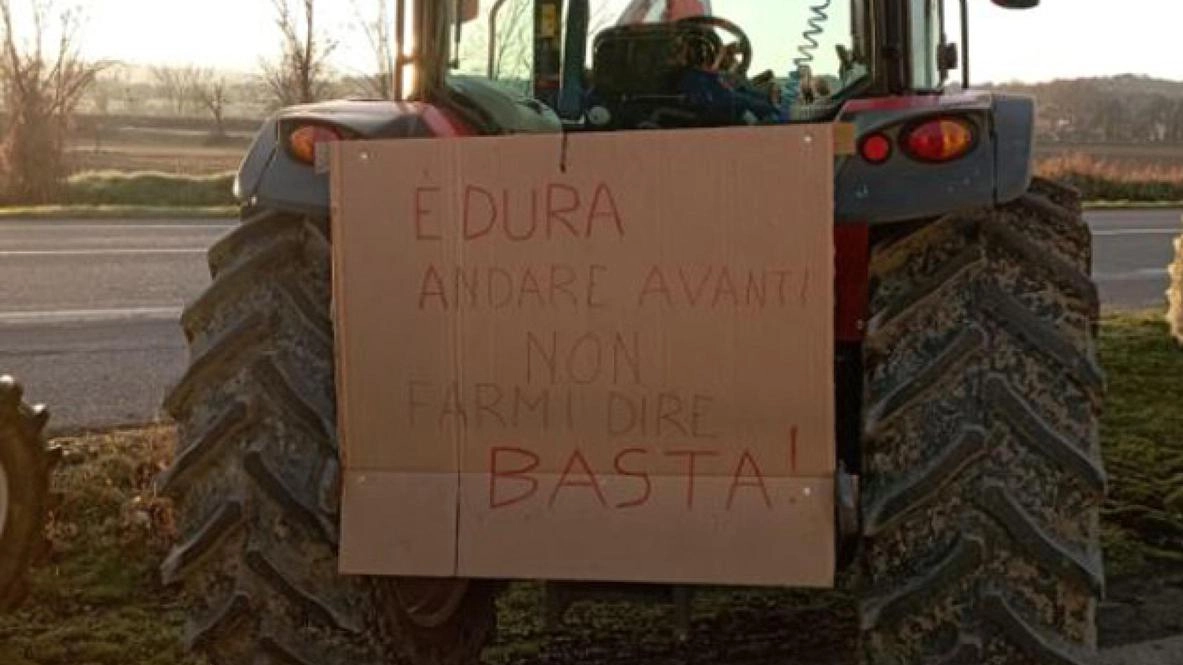 Protesta trattori: 150 a Tortona, tra manifestanti Ornella Muti