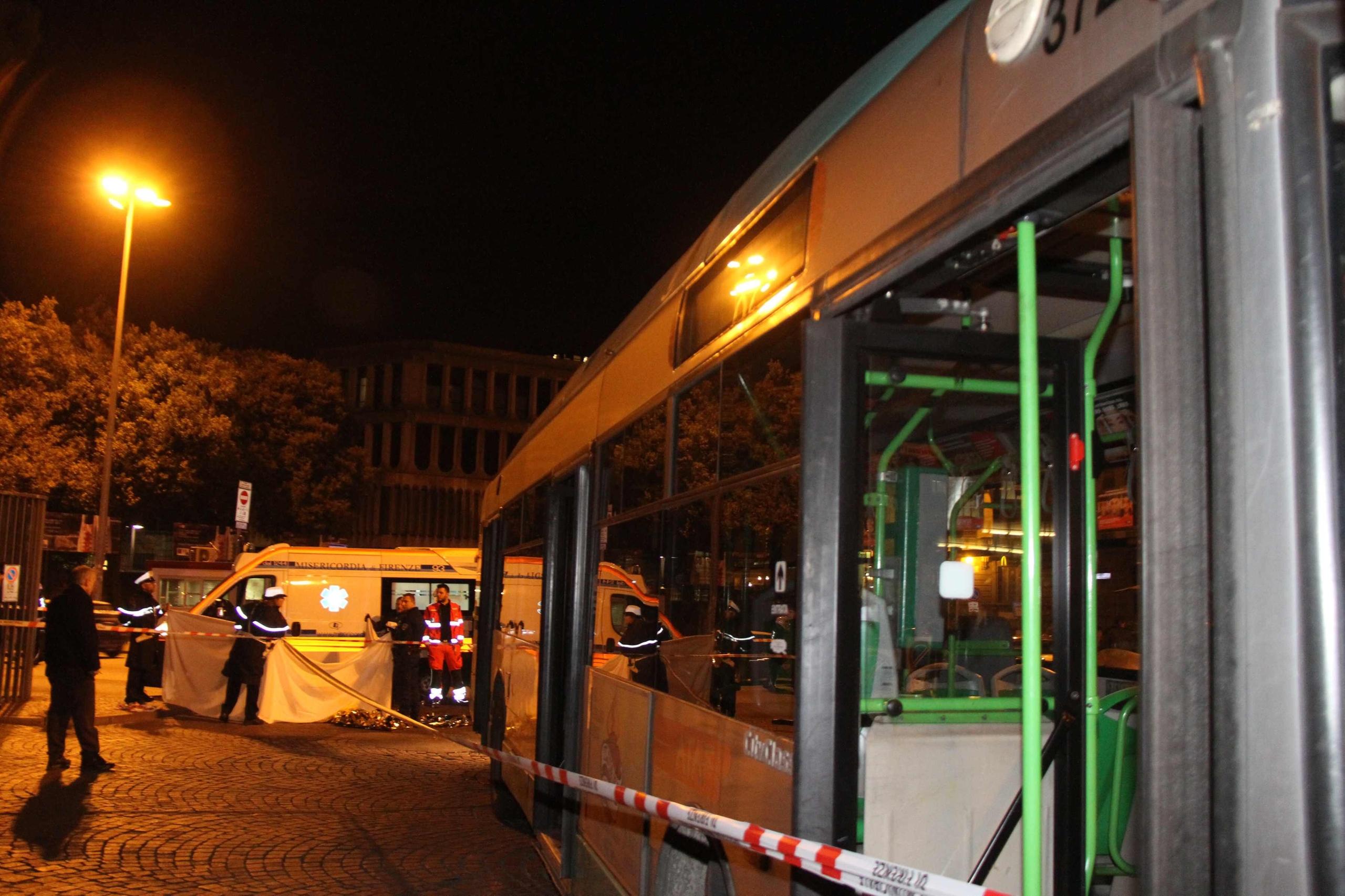 Tragedia Alla Stazione Senzatetto Muore Investito Da Un Bus