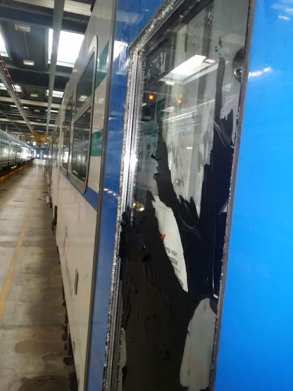 Treni, atti di vandalismo mettono ko i treni. Danni per 10mila euro