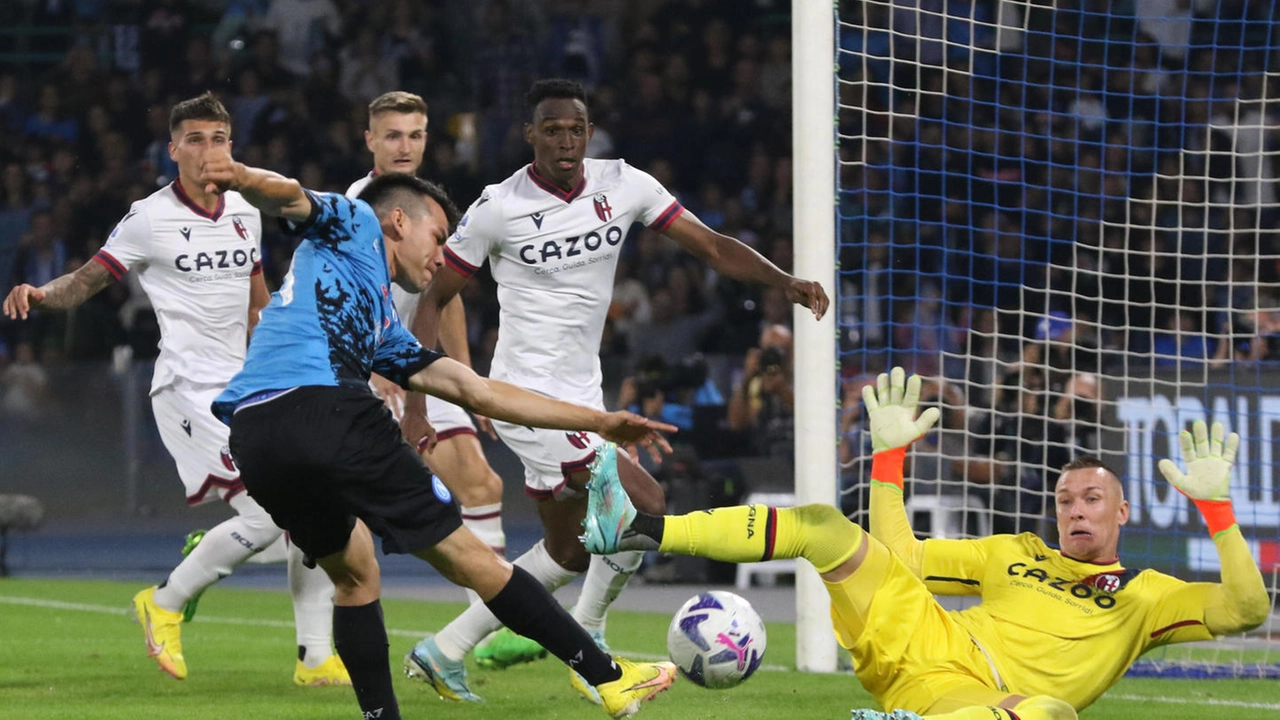 Il gol di Lozano al Bologna (Ansa)